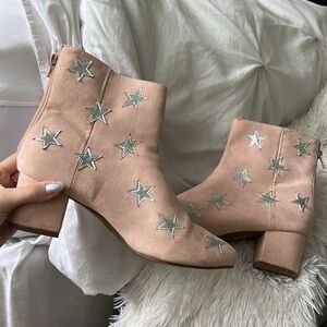 Pink suede booties w silver stars